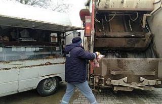 Pazar yerinde açık satılan 85 kilo çiğ et imha...