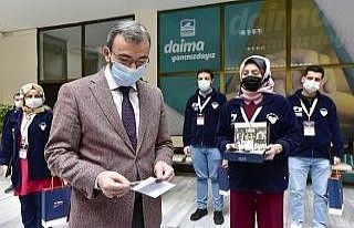 Pendik’te her eve hijyen seti dağıtımı başladı