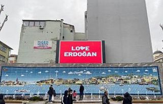 Pendik’te ’Love Erdoğan’ görseli LED ekranlara...