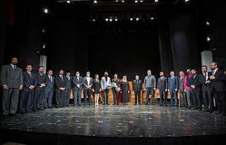 Perde İstiklal Marşı için açıldı