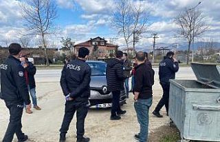 Piyasa değeri 100 bin lira olan uyuşturucu ile yakalandılar