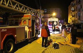 Polis ve itfaiye ekibinin müdahalesi genç kızı...