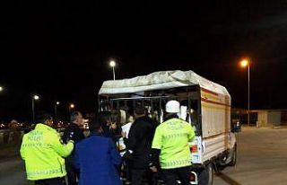 Polisin ‘dur’ ikazına uymayan araçtan nâkile...