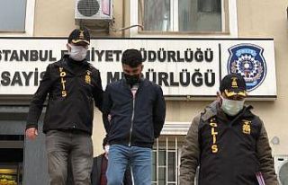“Polisiz” diyerek girdikleri evden 42 bin 500...