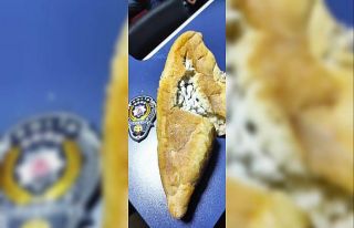 Polisler bile şaşırdı: Ekmek arasına uyuşturucu...