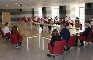 Prof. Dr. Levent, Sağlık Bilimleri Fakültesi öğrencilerini...