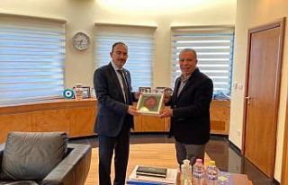 Rektör Beydemir’den bir porselen fabrikası yönetimine...