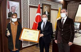 Rektör Kızılay’dan başarılı öğrenciye tebrik