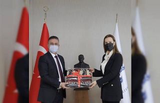 Rektör Kuş, İzmir’de Rektör Nüket Hotar’ı...