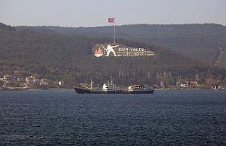 Rus askeri ikmal gemisi ‘IMAN’ Çanakkale Boğazı’ndan...