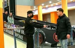 Rusya’da maske takmayanlara “dayak” şakası