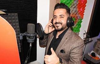 Sahnelerden uzak kalan sanatçılar klipte bir araya...