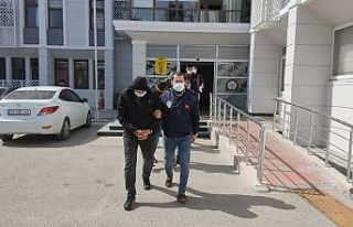 Sahte borsa ile 15 kişiyi dolandırdılar