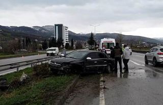 Samsun’da otomobil bariye çarptı: 1 yaralı