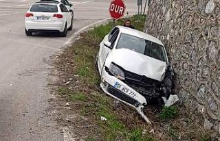 Samsun’da yoldan çıkan otomobil su kanalına düştü:...