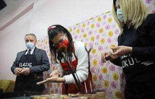 Sanatla buluşan özel çocuklar ve anneleri hayatlarına...