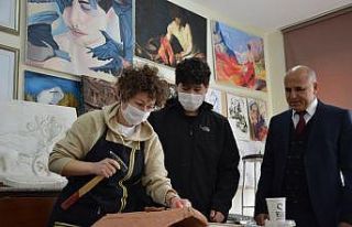 Sanatsal alanda akranlarına öncülük yapıyorlar