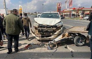 Şanlıurfa’da kamyonet at arabasıyla çarpıştı:...