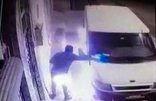 Şanlıurfa’da minibüsün kundaklanma anı kamerada