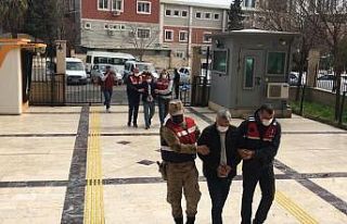 Şanlıurfa’da takibe alınan cipte 6 tabanca ele...