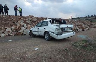 Şarampole yuvarlanan otomobil sürücüsü yaralandı