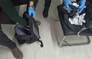 Satışa hazırlanan uyuşturucu, çorabın içinden...