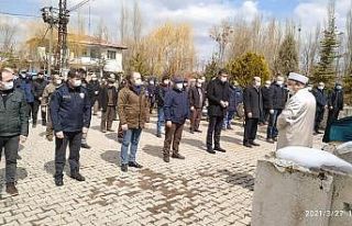 Şehit babasının cenaze merasimine katıldılar