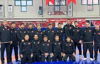 Serbest güreşçiler eleme müsabakalarına gidiyor