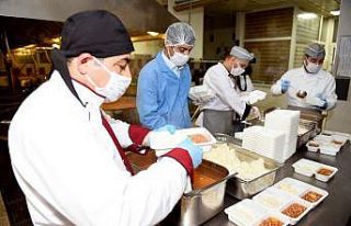 Seyhan’da hiç kimse aç ve açıkta kalmayacak