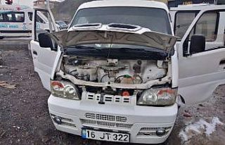 Seyir halindeki araç alev aldı