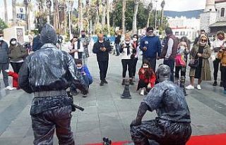Seyit onbaşının heykeli bir anda canlanınca herkes...