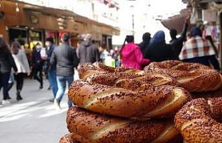 Seyyar simitçiler yasakları özlüyor