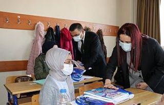 Siirt Valisi Hacıbektaşoğlu, eğitim kurumlarında...