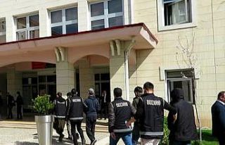 Siirt’te çeşitli suçlardan araması bulunan 8...