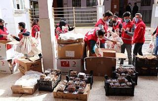 Siirt’te vatandaşlara kandil simidi dağıtıldı