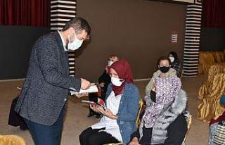 Sındırgı’da edebiyatın avlusunda kadın konferansı