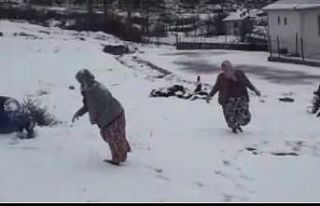 Sındırgı’da kar yağışı sevinçle karşılandı