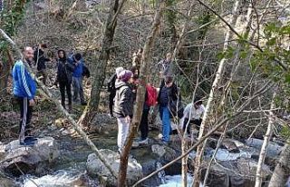 Sındırgılı gençlerden doğa da temizlik çalışması