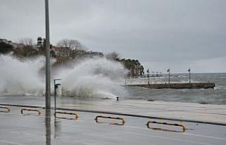 Sinop’ta dev dalgalar oluştu