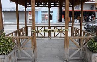 Sinop’ta korona önlemleri: Banklar kaldırıldı