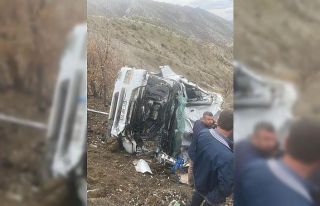 Şırnak’ta kömür yüklü tır şarampole yuvarlandı:...