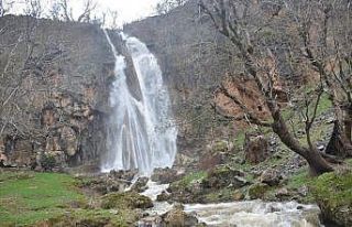 Şırnak’ta sağanak yağışın ardından şelaleler...
