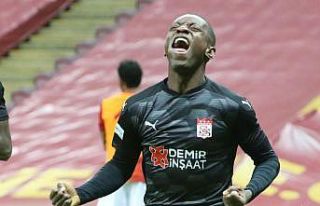 Sivasspor’da Max Gradel kırmızı kart gördü!