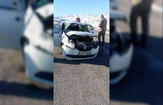 Sivas’ta otomobil takla attı: 2 ağır yaralı