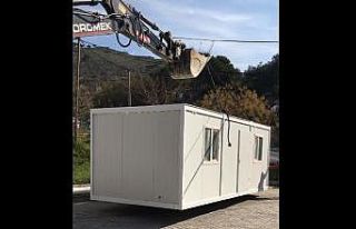 Sokak hayvanlarına konteynır tedavi kliniği