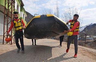 Sporcular 8 Mart Dünya Kadınlar Gününde rafting...