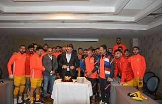 Sporculardan Başkan İşlek’e Doğum Günü Sürprizi