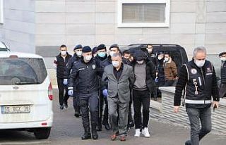 Suç örgütü operasyonu: Aralarında emniyet müdür...