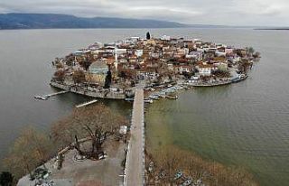 Sular yükseldi, tarihî köy yine ada oldu