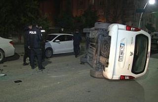 Sultangazi’de kontrolden çıkan ticari araç, otomobillere...